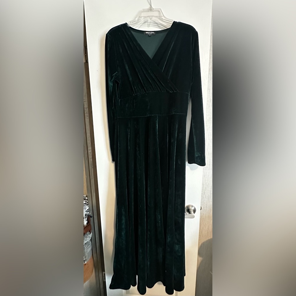 Urban Coco Dark Green dress